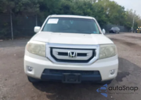 2011 Honda Pilot Touring z USA, uszkodzony, nr VIN 5FNYF4H92BB017270